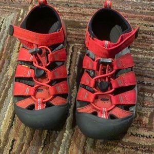 Keen kid’s Newport H2 sandals youth size 2